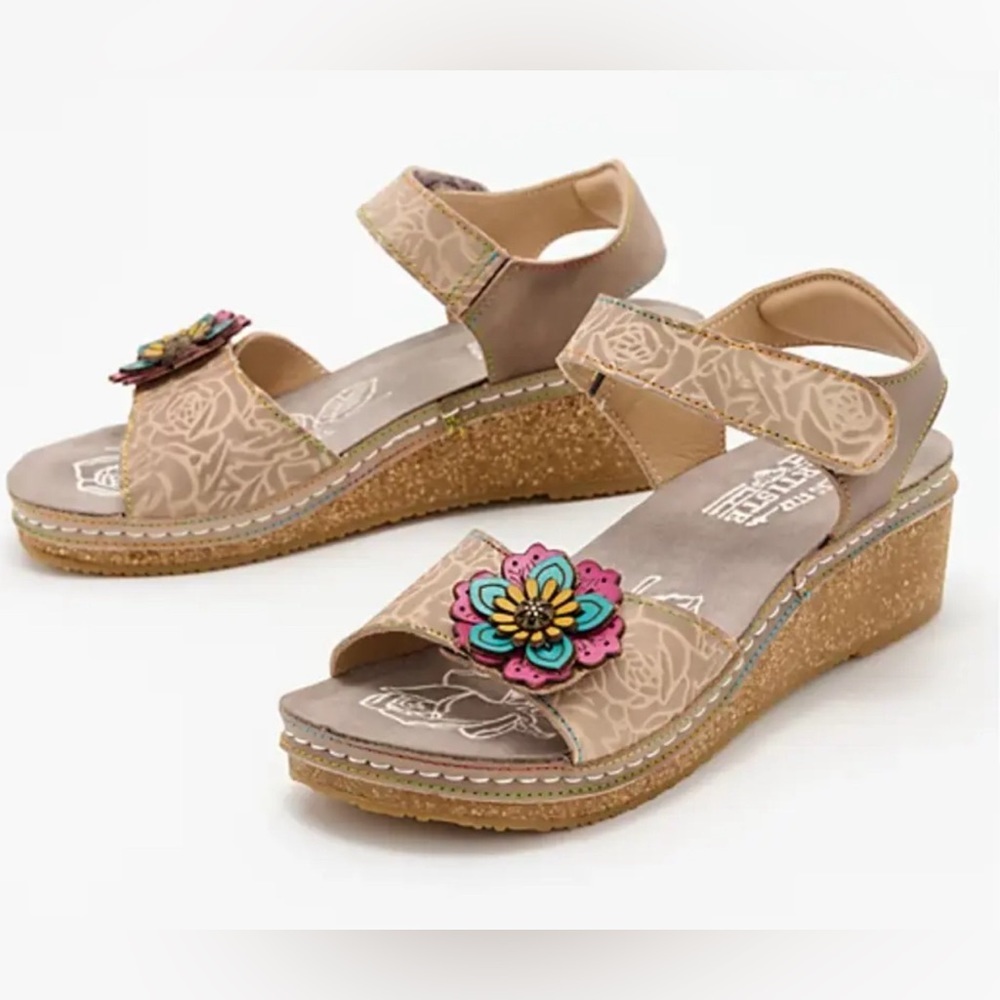 L'Artiste Spring Step Leather Wedge Rose Embossed Sandals Cuteness Size 38 / 7.5